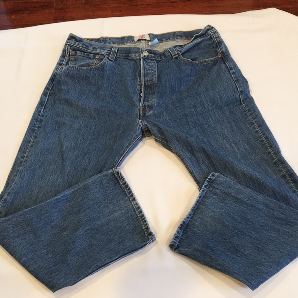 Levi’s 501 straight leg button fly fit jeans